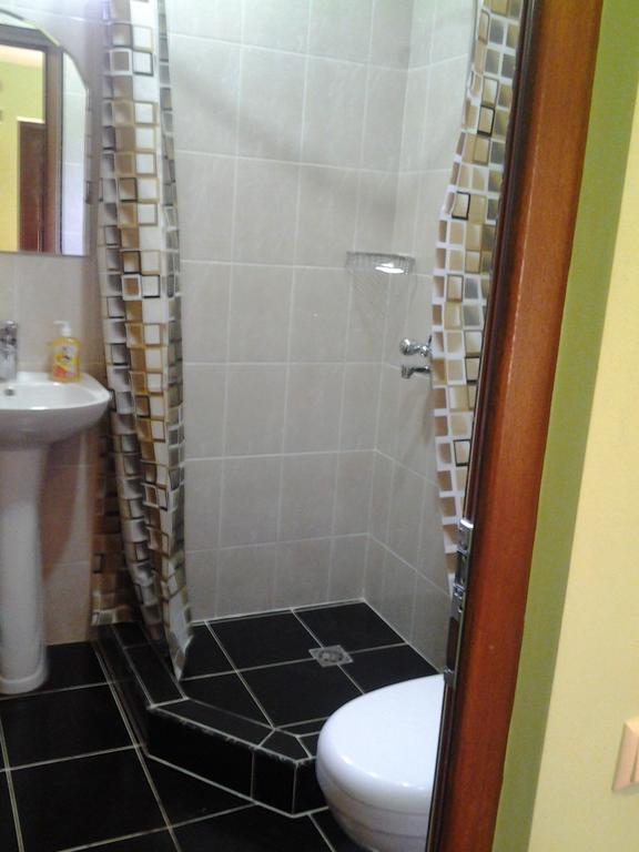 Dilbo House Hotel Dilisan Szoba fotó
